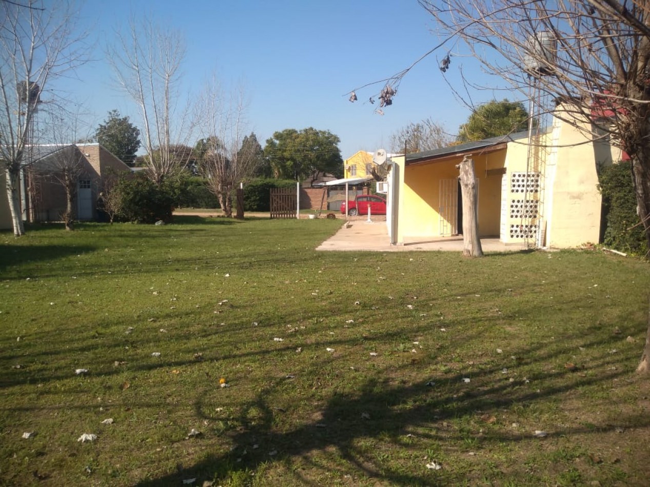 CASA CON GRAN TERRENO EN CAYASTA A POCOS METROS DEL RIO