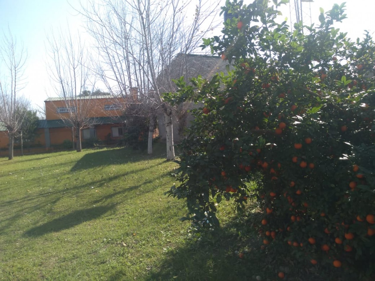 CASA CON GRAN TERRENO EN CAYASTA A POCOS METROS DEL RIO