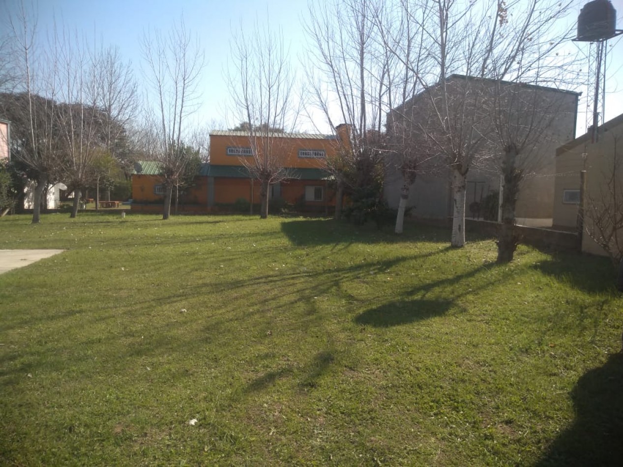 CASA CON GRAN TERRENO EN CAYASTA A POCOS METROS DEL RIO