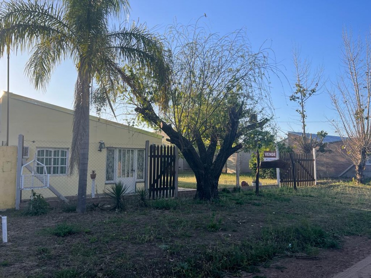 CASA CON GRAN TERRENO EN CAYASTA A POCOS METROS DEL RIO