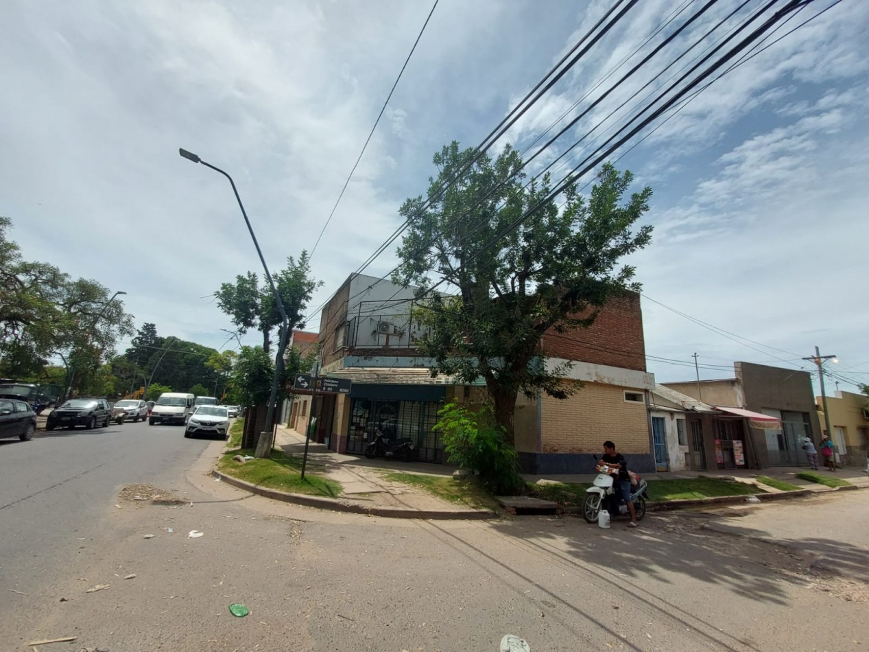 CASA EN OCHAVA MAS DEPARTAMENTO FRENTE HOSPITAL ITURRASPE