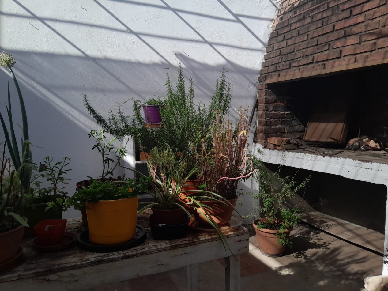 CASA EN OCHAVA MAS DEPARTAMENTO FRENTE HOSPITAL ITURRASPE