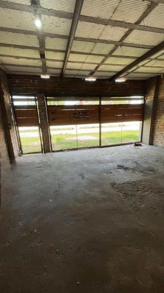 Casa con 4 dormitorios OPORTUNIDAD !!