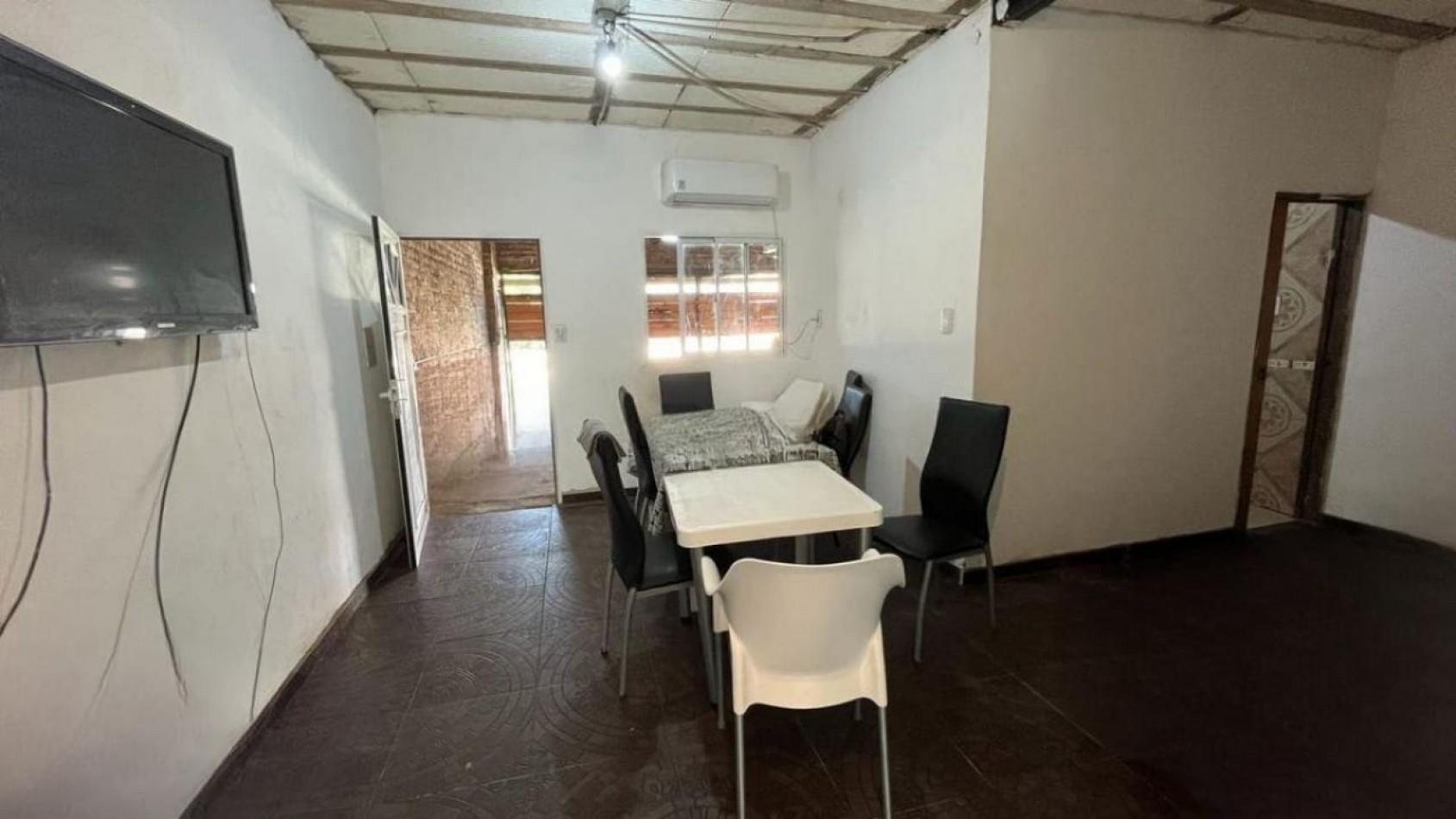 Casa con 4 dormitorios OPORTUNIDAD !!