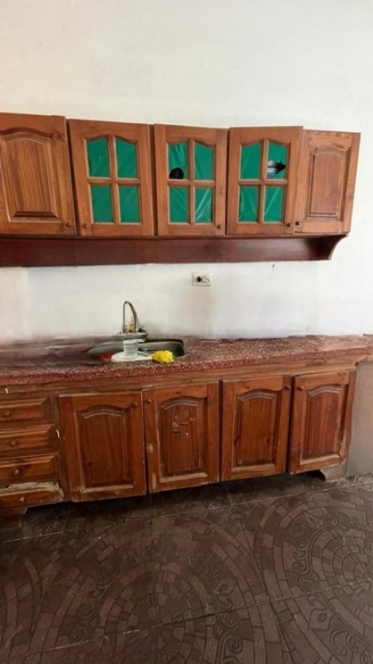 Casa con 4 dormitorios OPORTUNIDAD !!