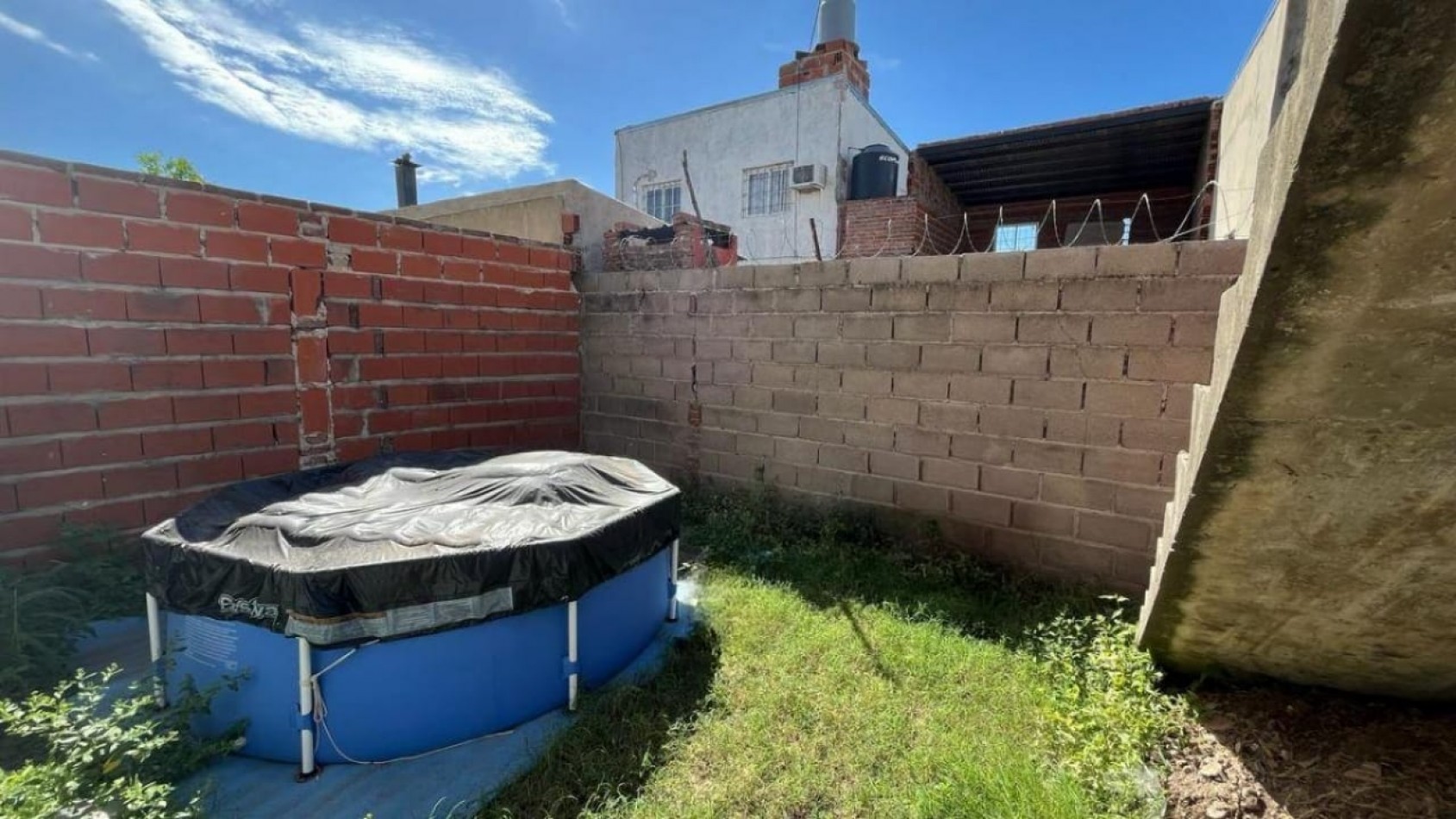 Casa con 4 dormitorios OPORTUNIDAD !!