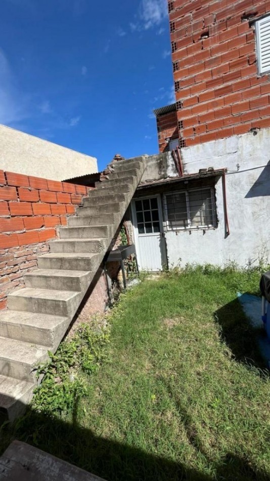 Casa con 4 dormitorios OPORTUNIDAD !!