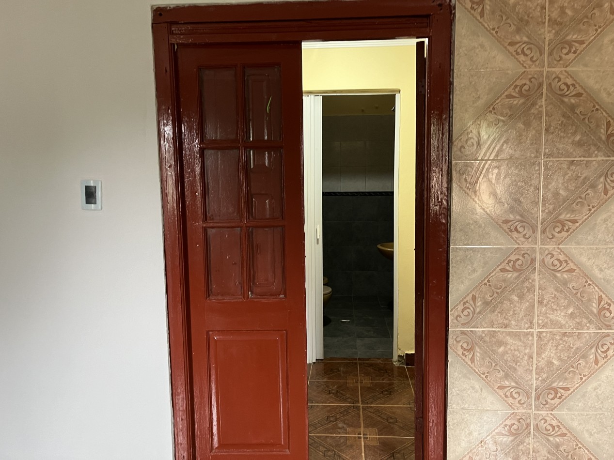 CASA CON COCHERA Y LOCALES!! A METROS DE AVDA. PEÑALOZA!! ZONA NOROESTE!!