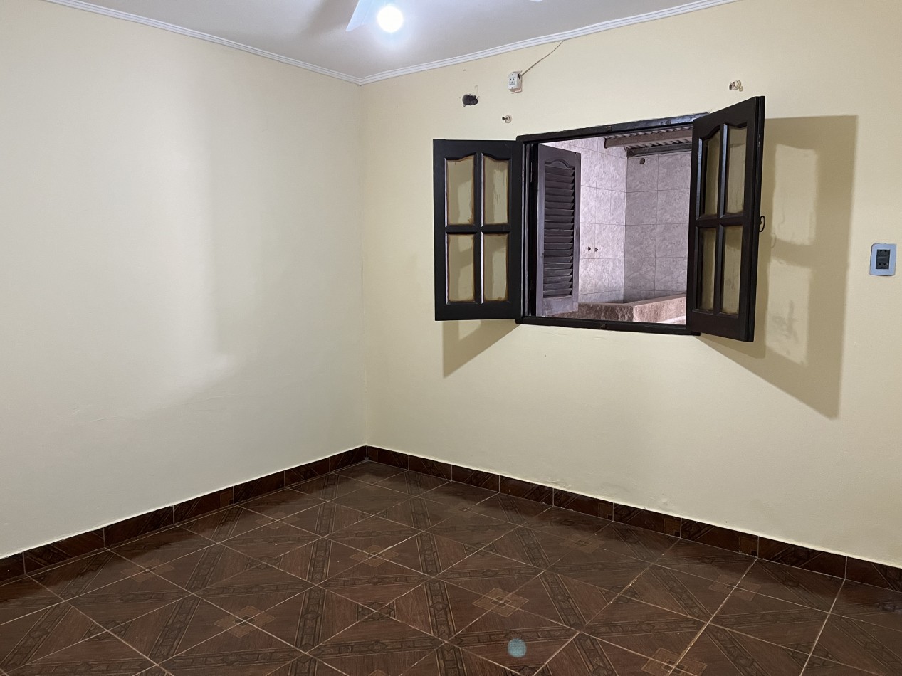 CASA CON COCHERA Y LOCALES!! A METROS DE AVDA. PEÑALOZA!! ZONA NOROESTE!!