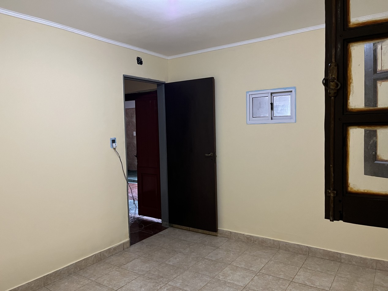 CASA CON COCHERA Y LOCALES!! A METROS DE AVDA. PEÑALOZA!! ZONA NOROESTE!!