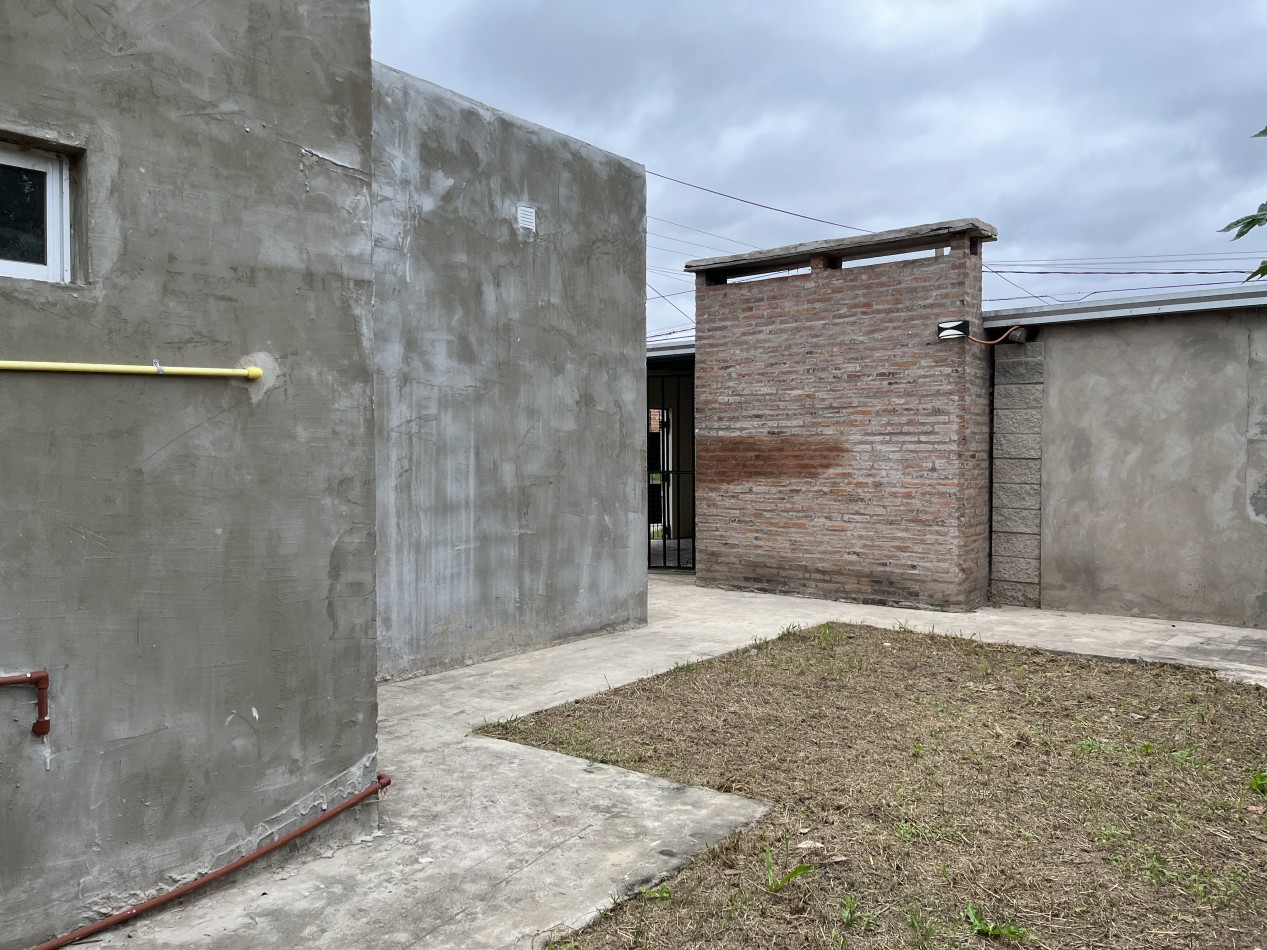 CASA CON COCHERA Y LOCALES!! A METROS DE AVDA. PEÑALOZA!! ZONA NOROESTE!!