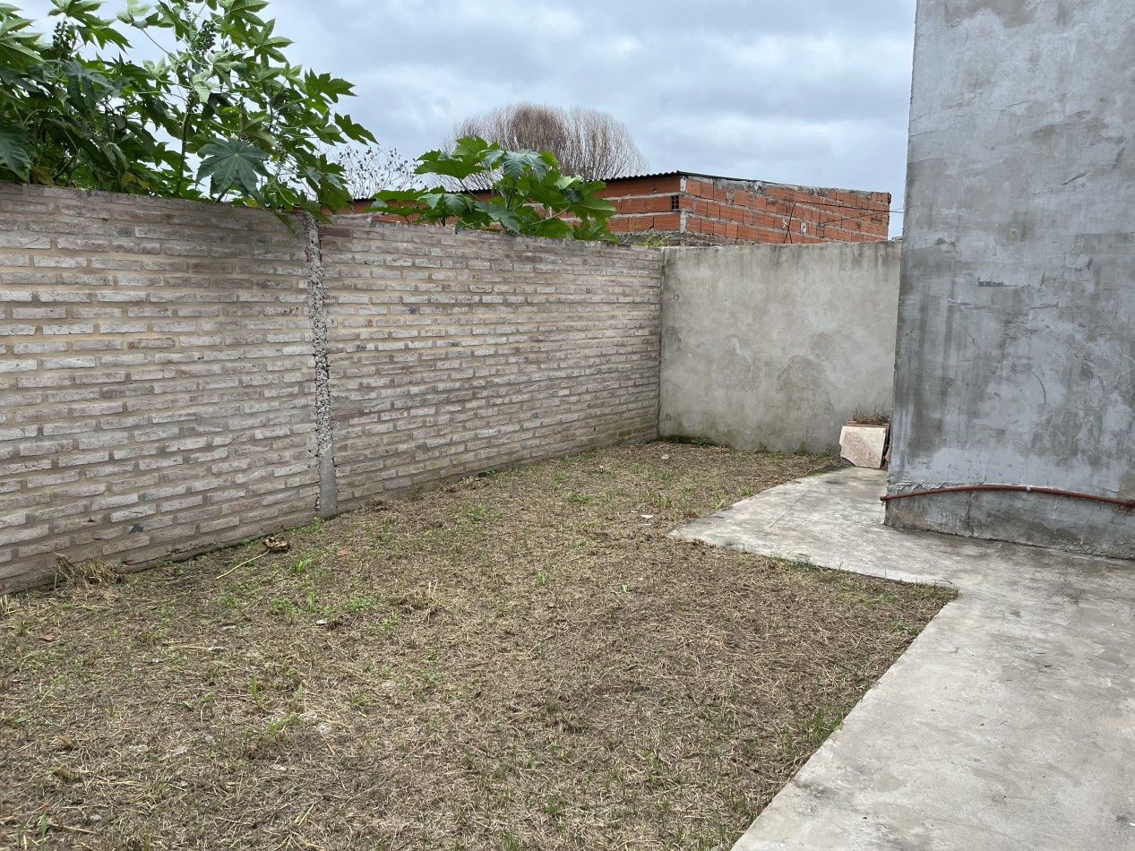 CASA CON COCHERA Y LOCALES!! A METROS DE AVDA. PEÑALOZA!! ZONA NOROESTE!!