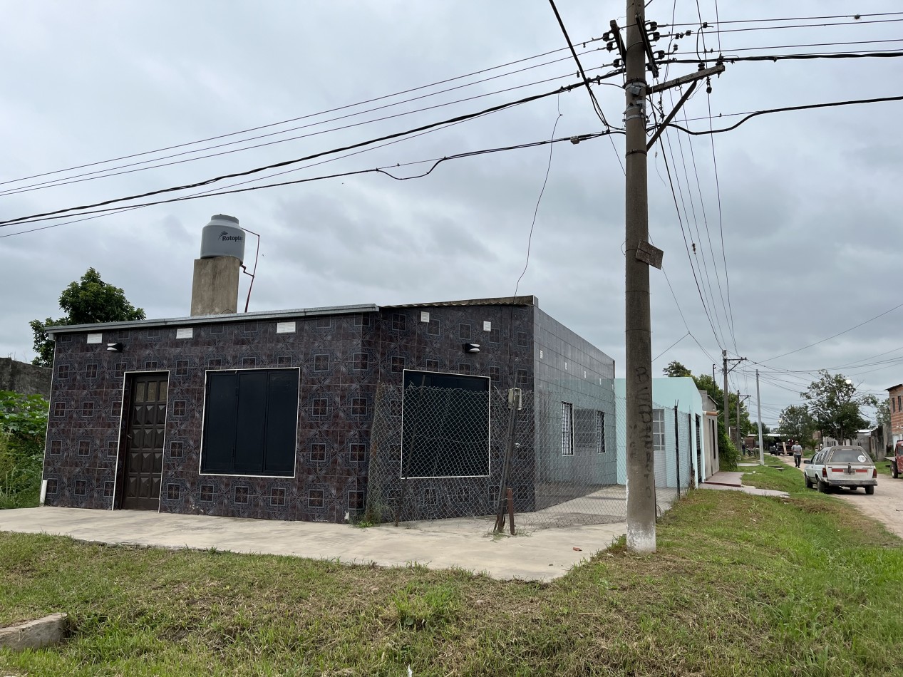 CASA CON COCHERA Y LOCALES!! A METROS DE AVDA. PEÑALOZA!! ZONA NOROESTE!!