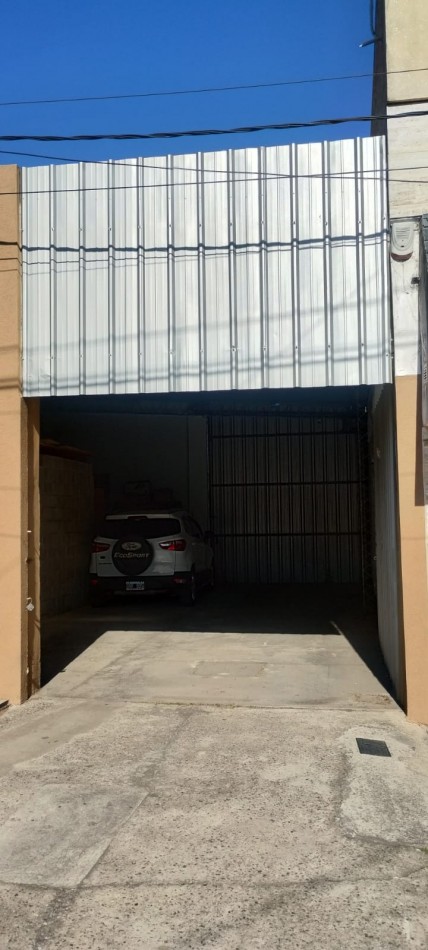 CASA + SALON COMERCIAL + DEPOSITO CON OFICINA Y COCHERA 5 VEHICULOS
