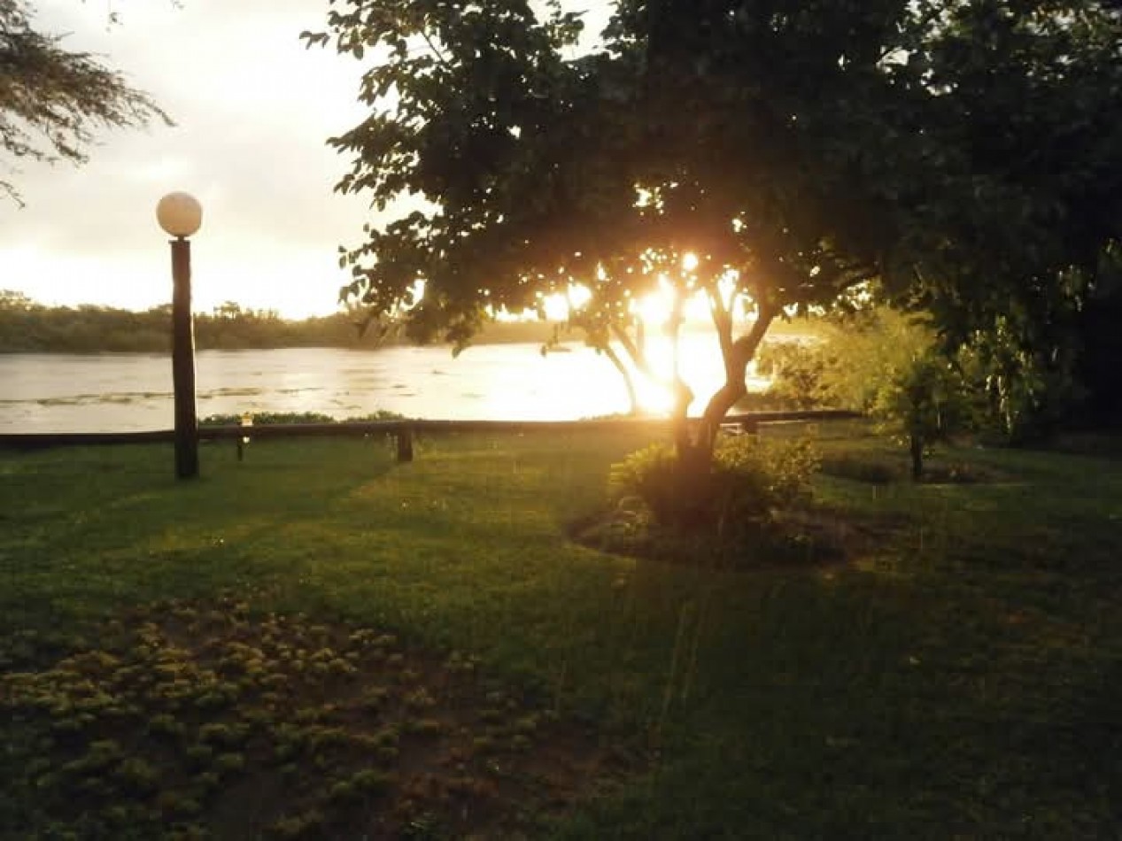 ESPECTACULAR CASA SOBRE EL RIO EN CAYASTA,STA FE 