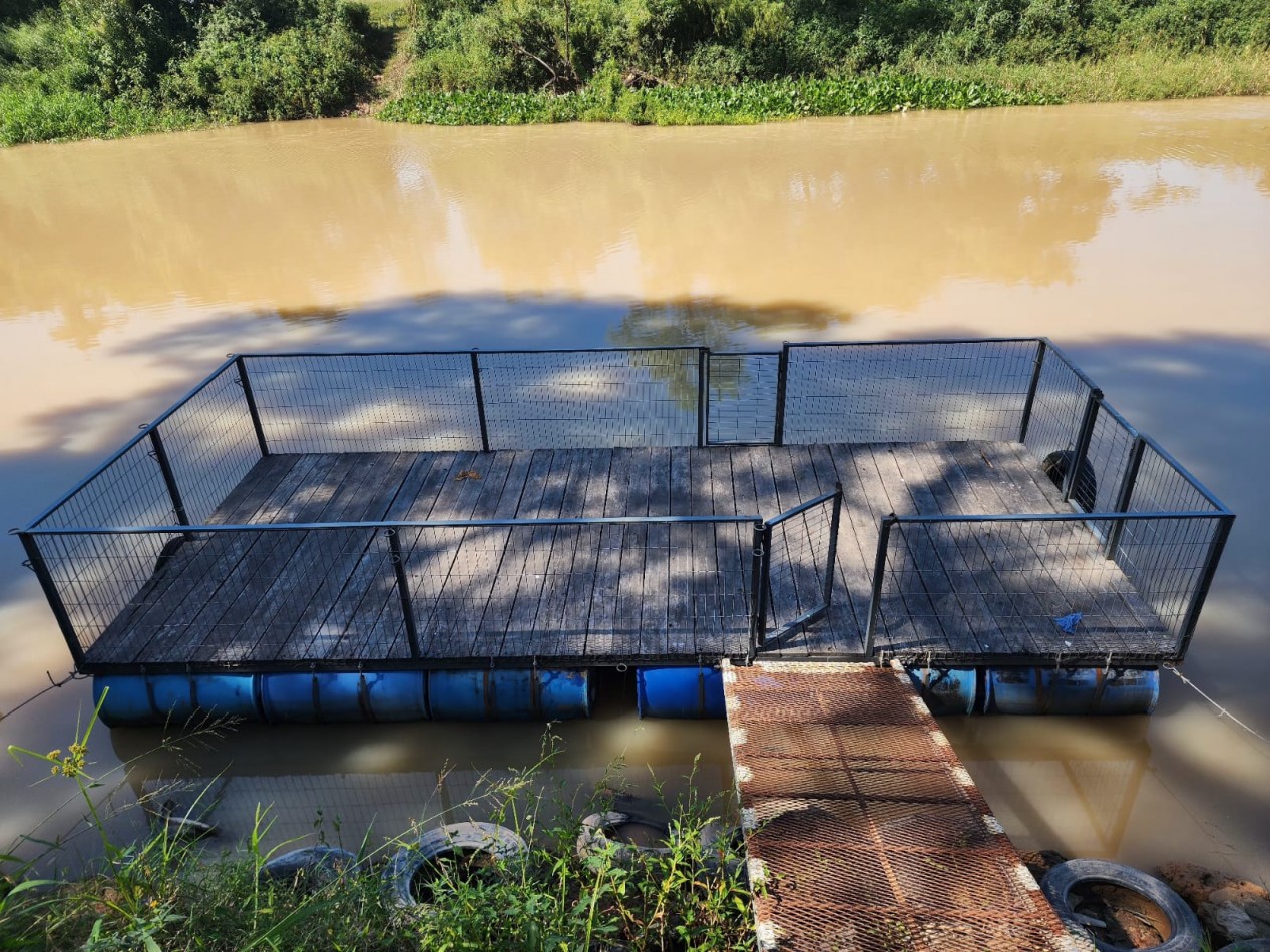 CABAÑAS EN ARROYO LEYES QUE DAN AL RIO EN KM 19