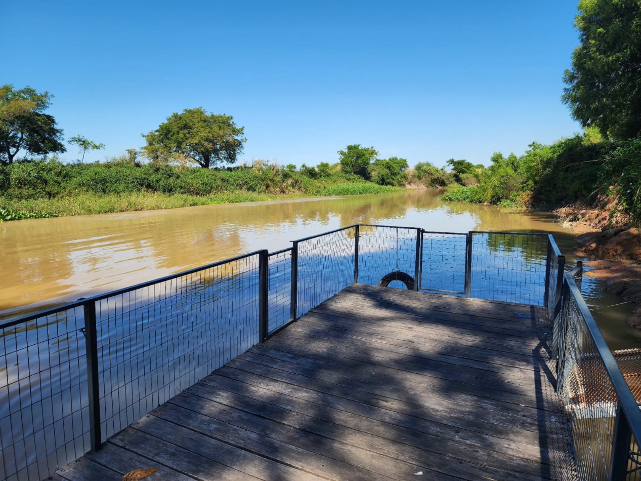 CABAÑAS EN ARROYO LEYES QUE DAN AL RIO EN KM 19
