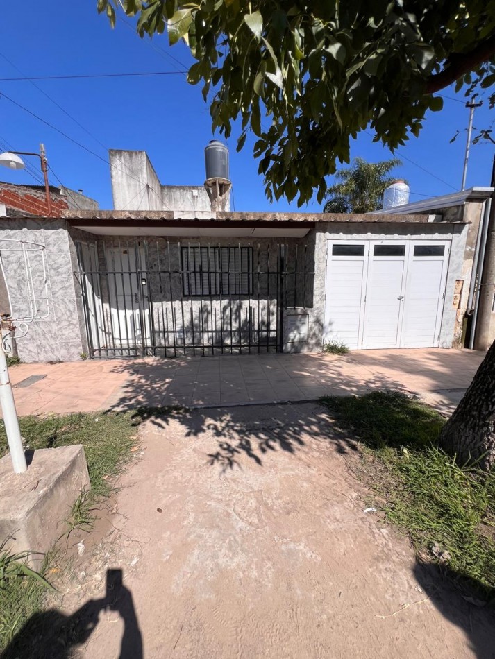 Oportunidad!! Casa con cochera en Llerena 4037