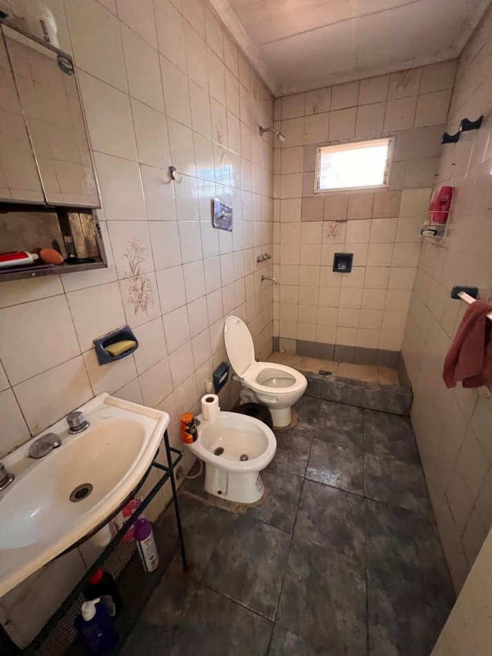 Oportunidad!! Casa con cochera en Llerena 4037
