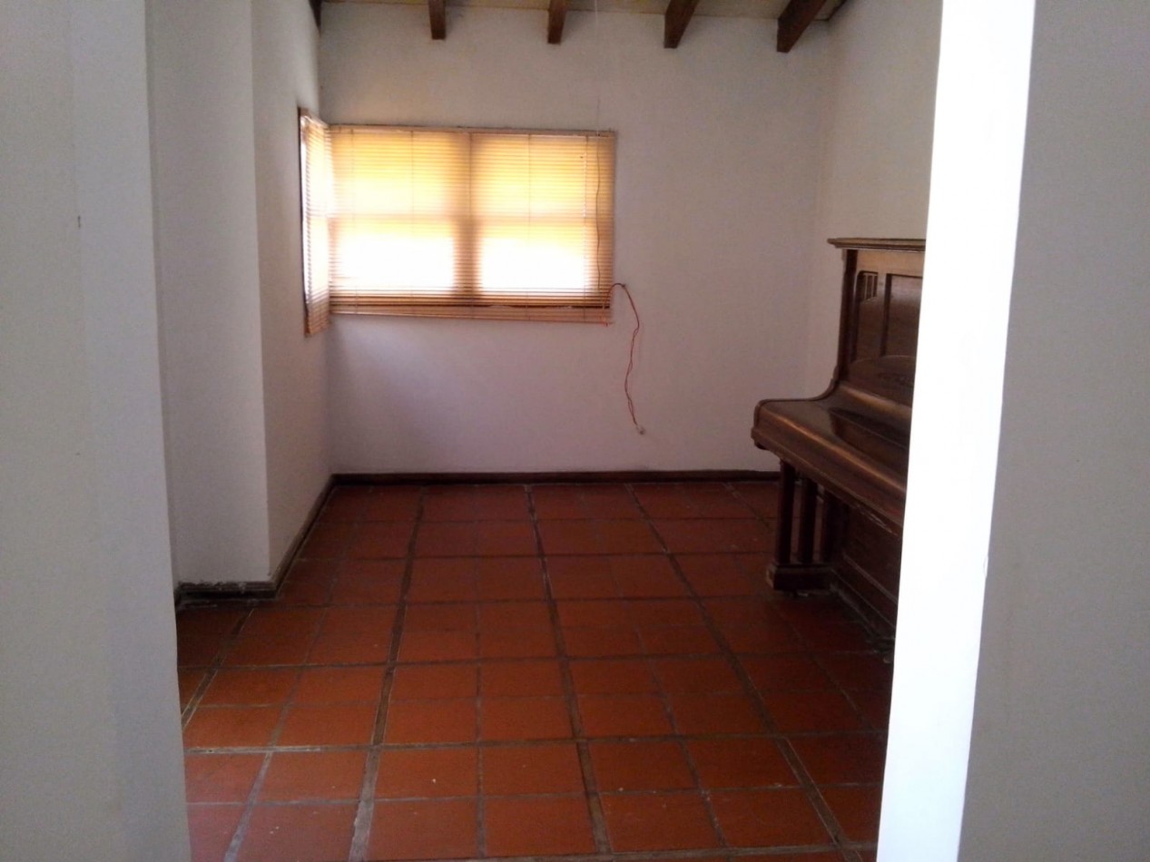 CASA CON 3 DORMITORIOS+ESTUDIO+PATIO VERDE GRANDE Y PISCINA A METROS DE LA COSTANERA 