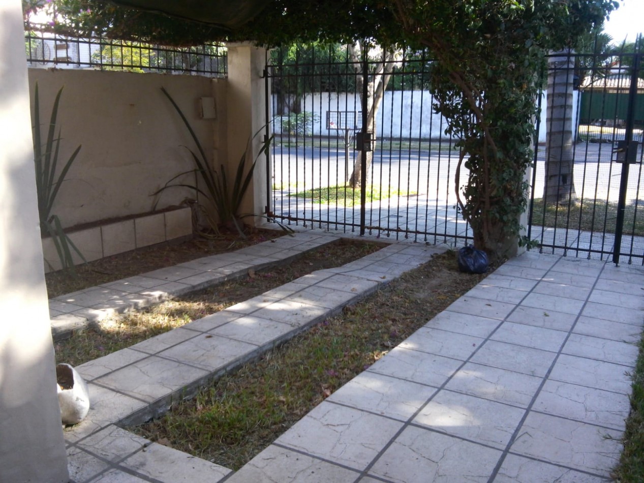 CASA CON 3 DORMITORIOS+ESTUDIO+PATIO VERDE GRANDE Y PISCINA A METROS DE LA COSTANERA 