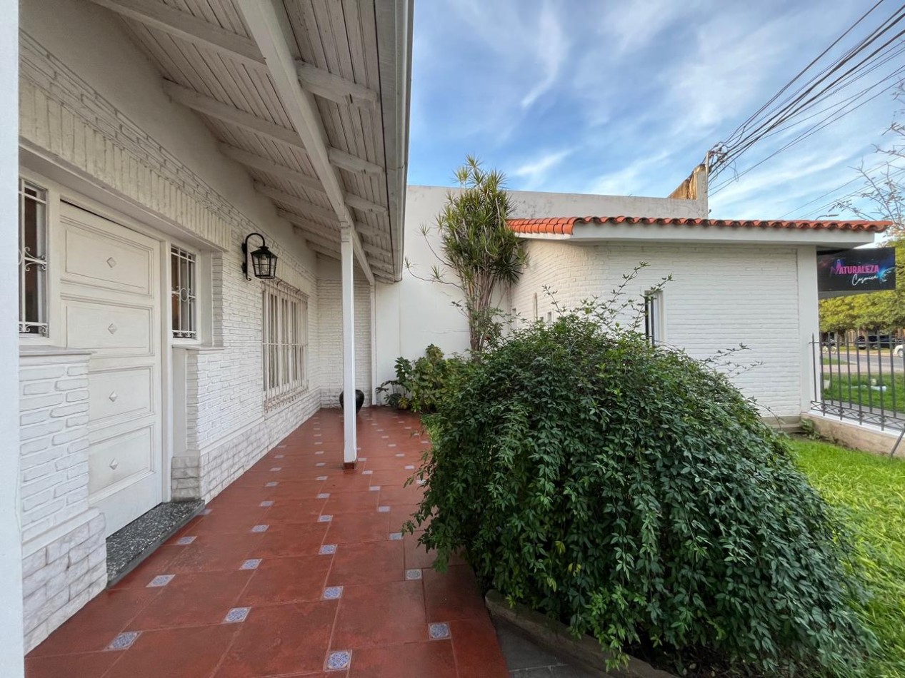 CASA DE CATEGORIA + LOCAL SOBRE AVDA EXCELENTE ESTADO !! IMPERDIBLE !! 