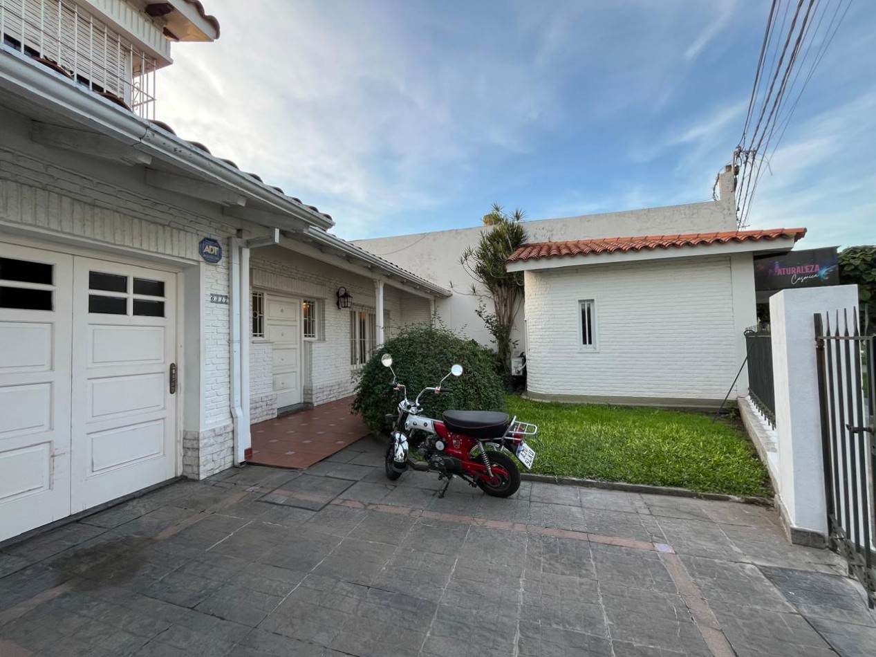 CASA DE CATEGORIA + LOCAL SOBRE AVDA EXCELENTE ESTADO !! IMPERDIBLE !! 