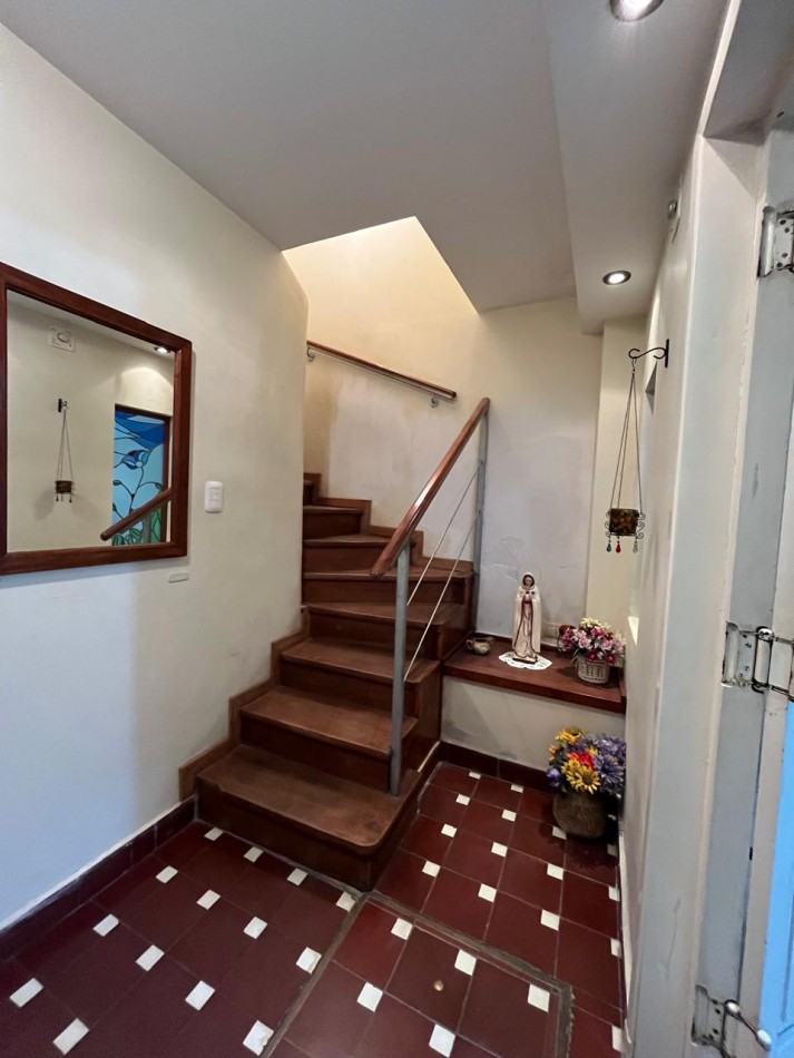 CASA DE CATEGORIA + LOCAL SOBRE AVDA EXCELENTE ESTADO !! IMPERDIBLE !! 