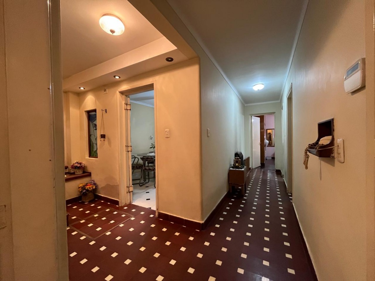 CASA DE CATEGORIA + LOCAL SOBRE AVDA EXCELENTE ESTADO !! IMPERDIBLE !! 