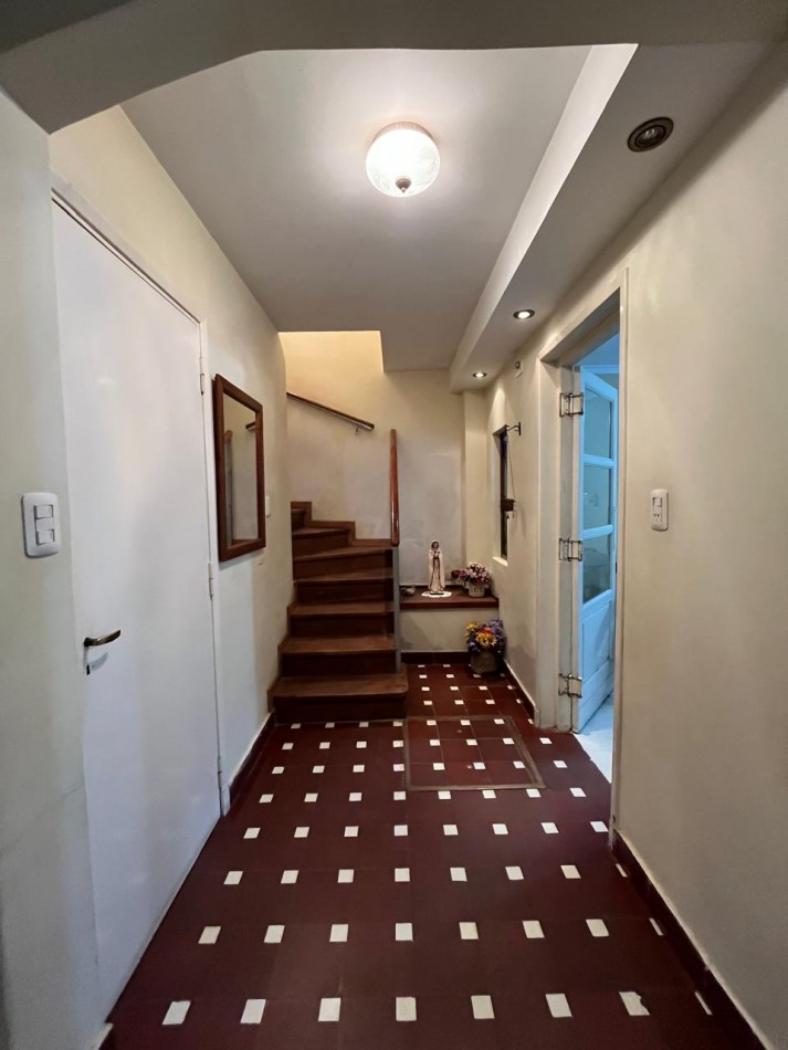 CASA DE CATEGORIA + LOCAL SOBRE AVDA EXCELENTE ESTADO !! IMPERDIBLE !! 