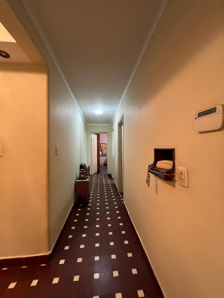 CASA DE CATEGORIA + LOCAL SOBRE AVDA EXCELENTE ESTADO !! IMPERDIBLE !! 