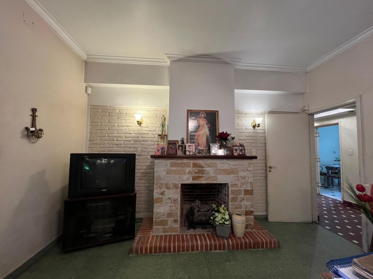 CASA DE CATEGORIA + LOCAL SOBRE AVDA EXCELENTE ESTADO !! IMPERDIBLE !! 