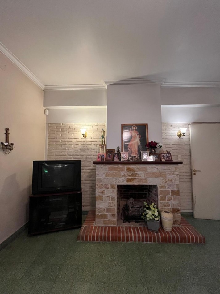 CASA DE CATEGORIA + LOCAL SOBRE AVDA EXCELENTE ESTADO !! IMPERDIBLE !! 