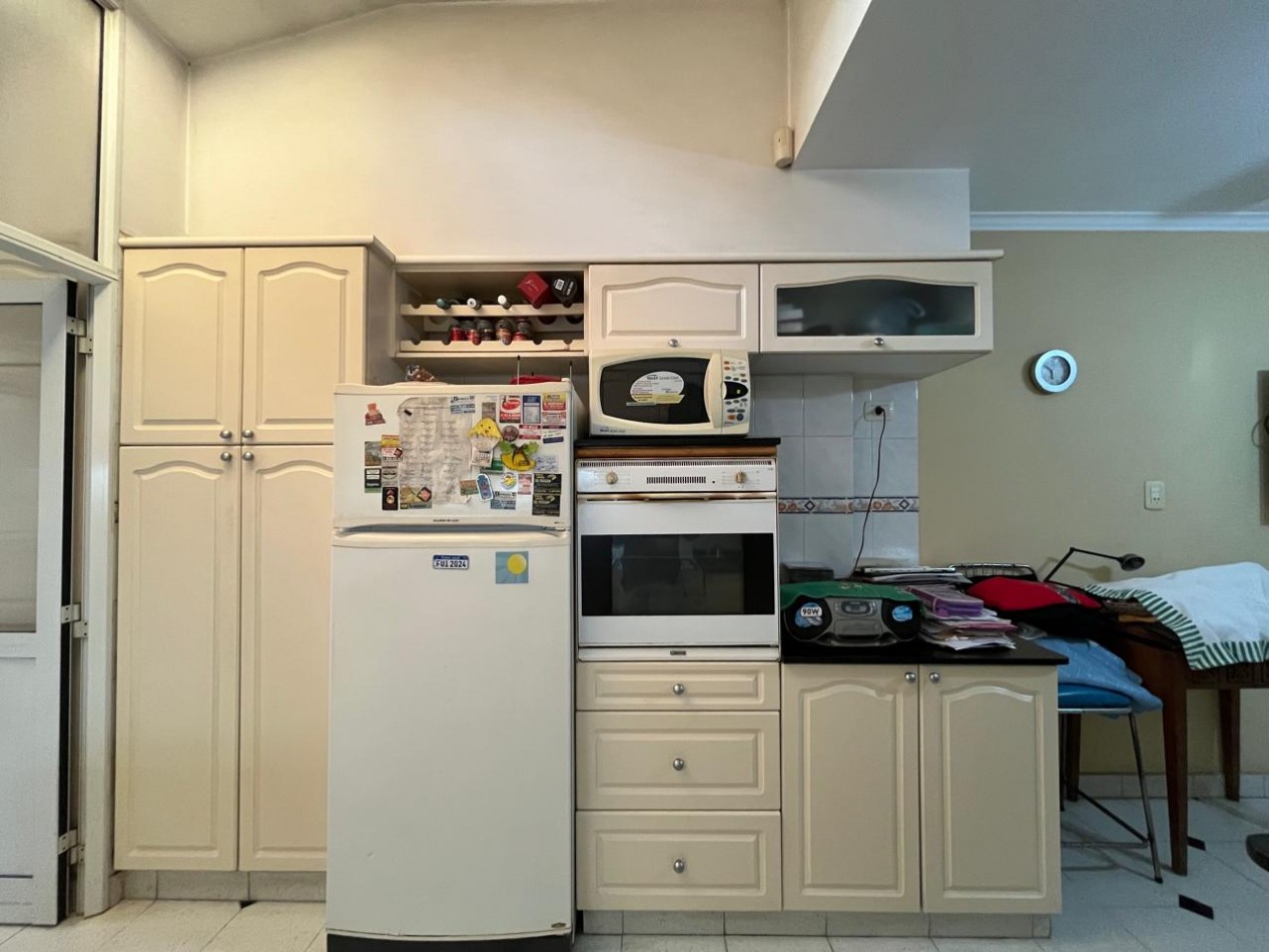 CASA DE CATEGORIA + LOCAL SOBRE AVDA EXCELENTE ESTADO !! IMPERDIBLE !! 