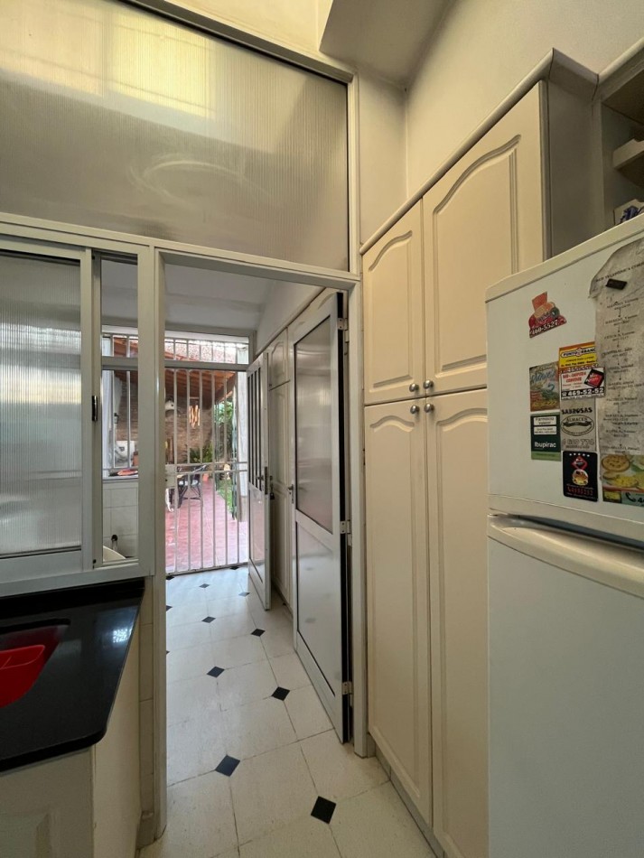 CASA DE CATEGORIA + LOCAL SOBRE AVDA EXCELENTE ESTADO !! IMPERDIBLE !! 