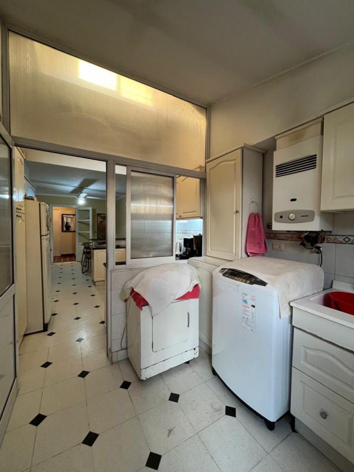 CASA DE CATEGORIA + LOCAL SOBRE AVDA EXCELENTE ESTADO !! IMPERDIBLE !! 