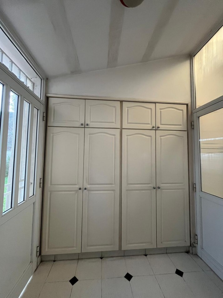 CASA DE CATEGORIA + LOCAL SOBRE AVDA EXCELENTE ESTADO !! IMPERDIBLE !! 