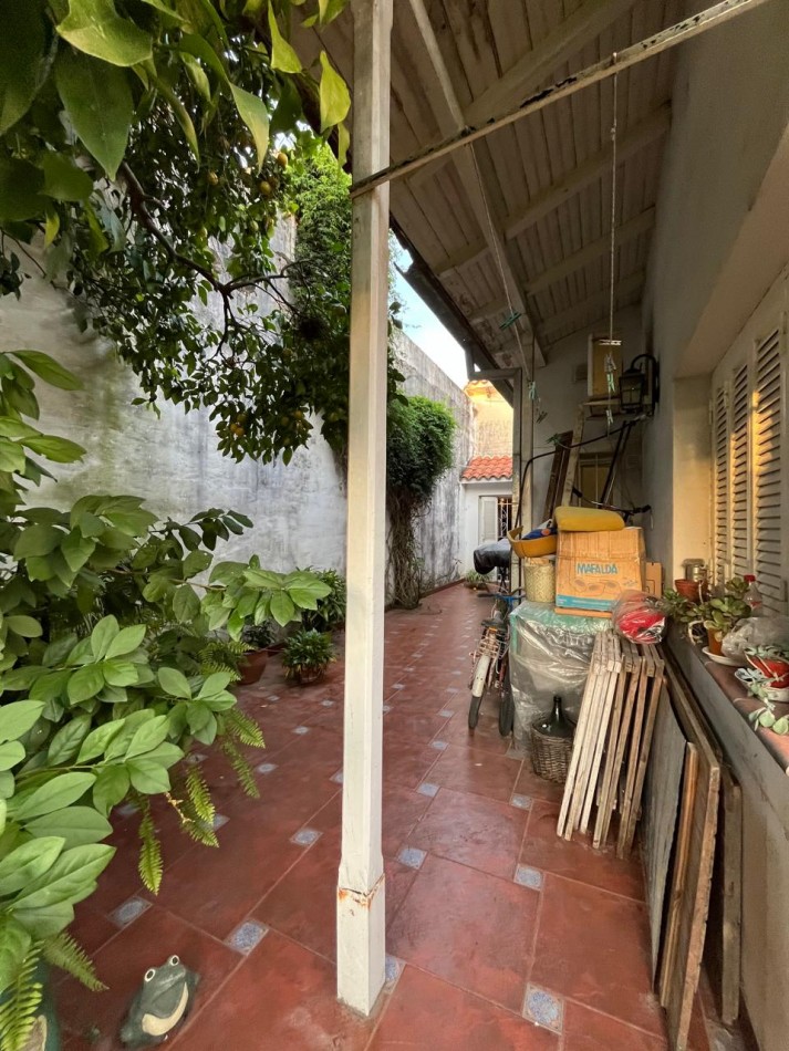 CASA DE CATEGORIA + LOCAL SOBRE AVDA EXCELENTE ESTADO !! IMPERDIBLE !! 