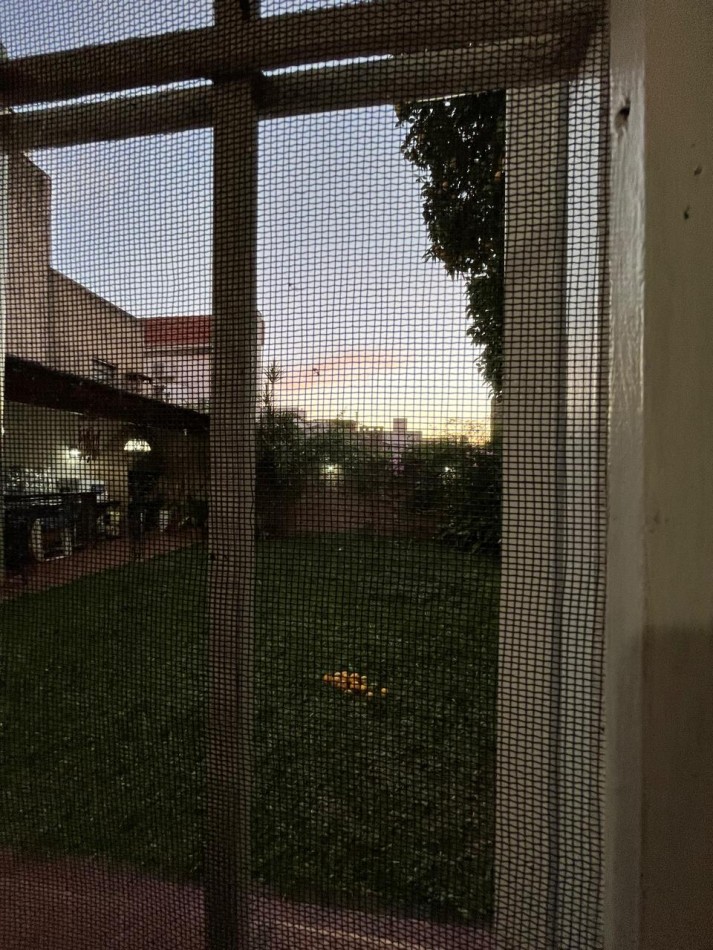 CASA DE CATEGORIA + LOCAL SOBRE AVDA EXCELENTE ESTADO !! IMPERDIBLE !! 