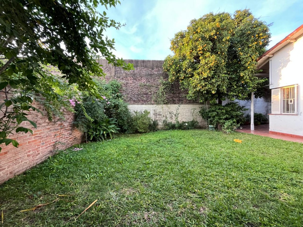 CASA DE CATEGORIA + LOCAL SOBRE AVDA EXCELENTE ESTADO !! IMPERDIBLE !! 