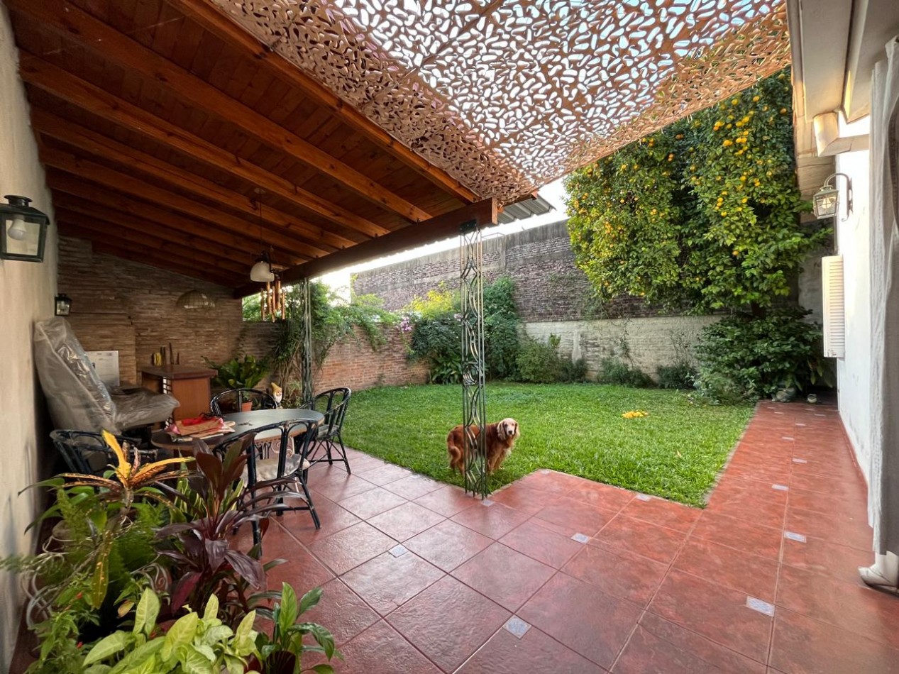 CASA DE CATEGORIA + LOCAL SOBRE AVDA EXCELENTE ESTADO !! IMPERDIBLE !! 