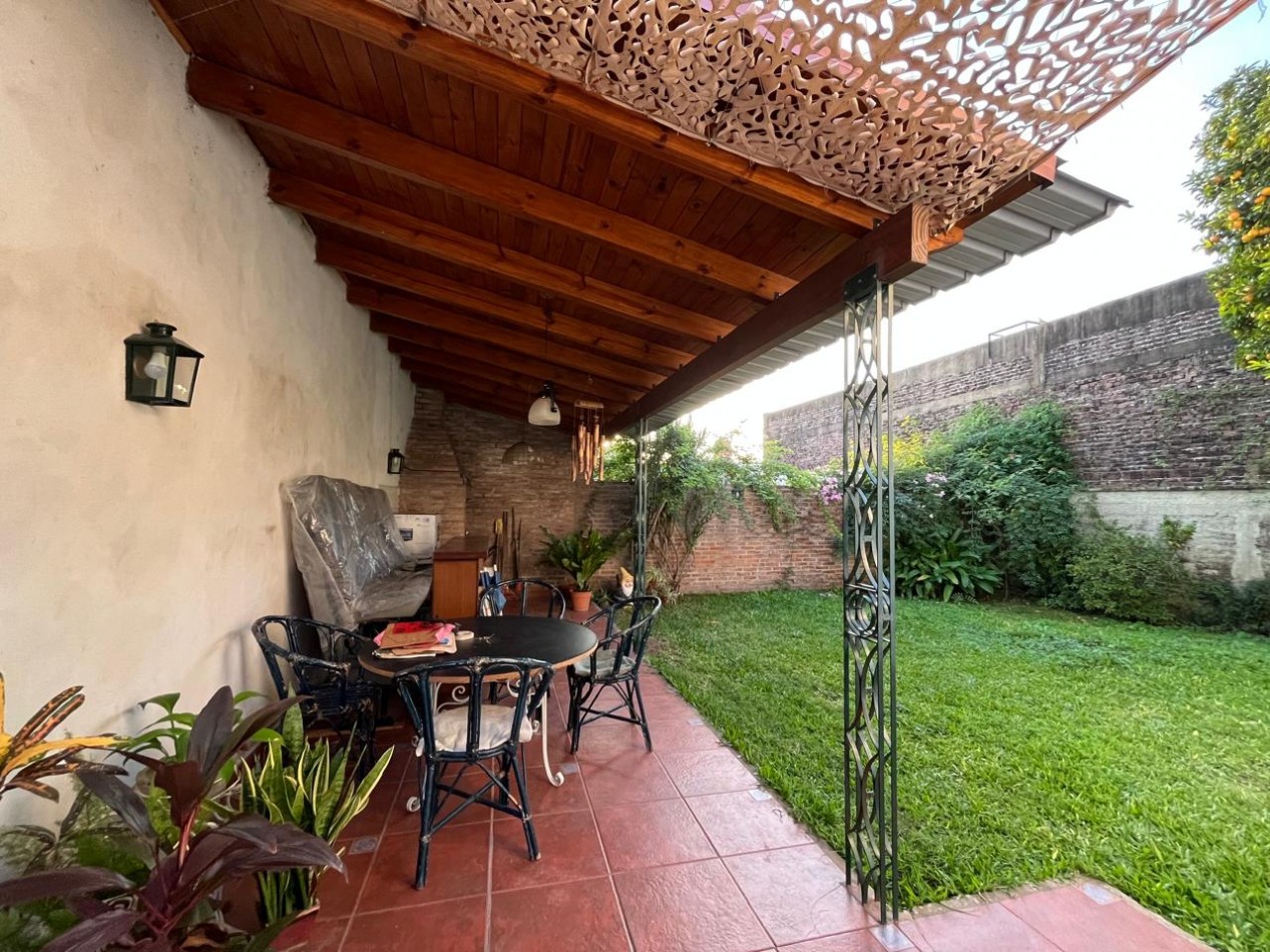 CASA DE CATEGORIA + LOCAL SOBRE AVDA EXCELENTE ESTADO !! IMPERDIBLE !! 