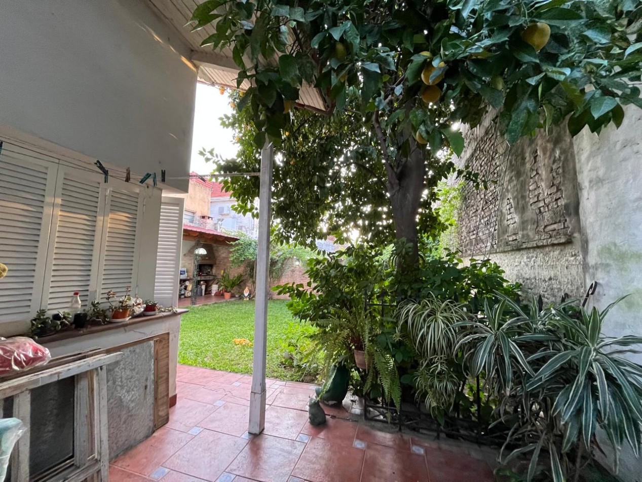 CASA DE CATEGORIA + LOCAL SOBRE AVDA EXCELENTE ESTADO !! IMPERDIBLE !! 