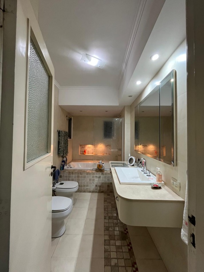 CASA DE CATEGORIA + LOCAL SOBRE AVDA EXCELENTE ESTADO !! IMPERDIBLE !! 