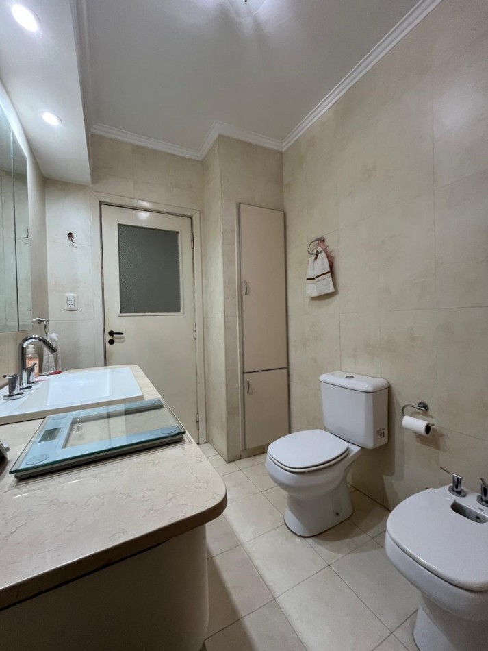 CASA DE CATEGORIA + LOCAL SOBRE AVDA EXCELENTE ESTADO !! IMPERDIBLE !! 