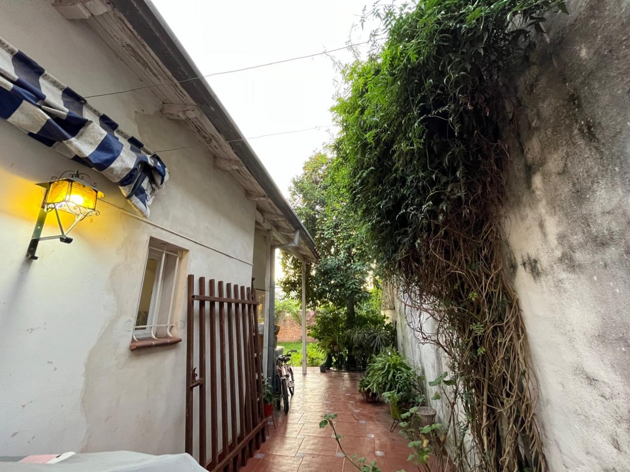 CASA DE CATEGORIA + LOCAL SOBRE AVDA EXCELENTE ESTADO !! IMPERDIBLE !! 