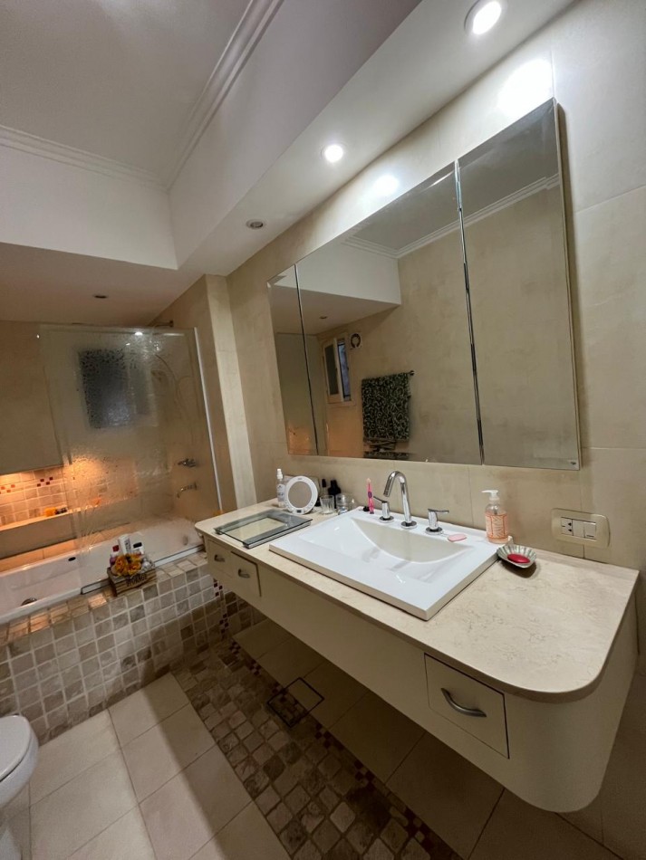 CASA DE CATEGORIA + LOCAL SOBRE AVDA EXCELENTE ESTADO !! IMPERDIBLE !! 