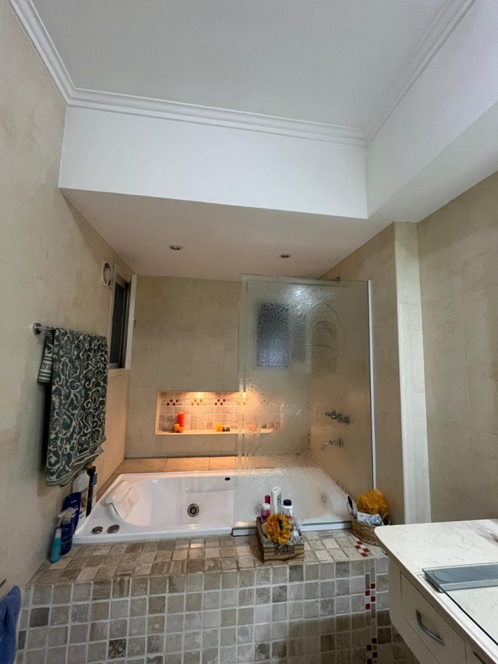 CASA DE CATEGORIA + LOCAL SOBRE AVDA EXCELENTE ESTADO !! IMPERDIBLE !! 