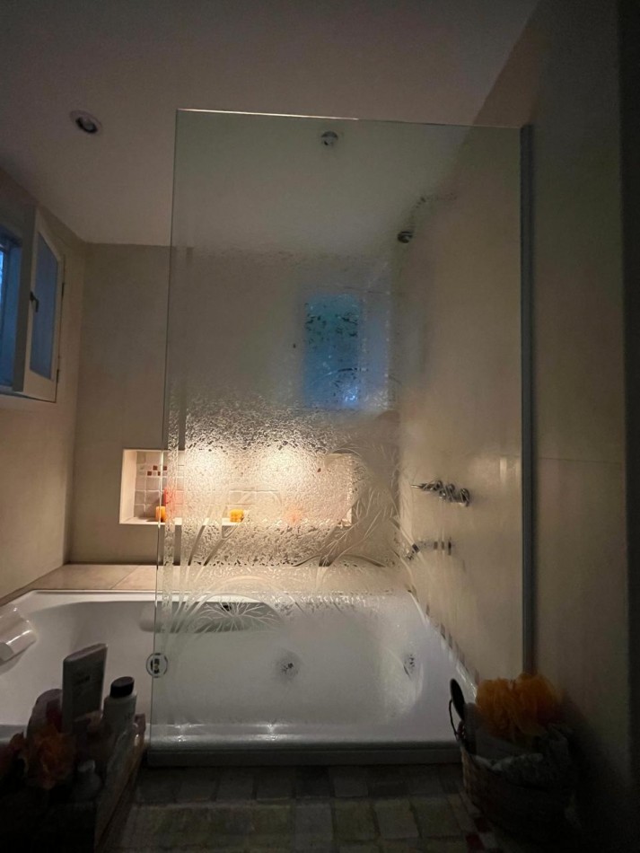 CASA DE CATEGORIA + LOCAL SOBRE AVDA EXCELENTE ESTADO !! IMPERDIBLE !! 