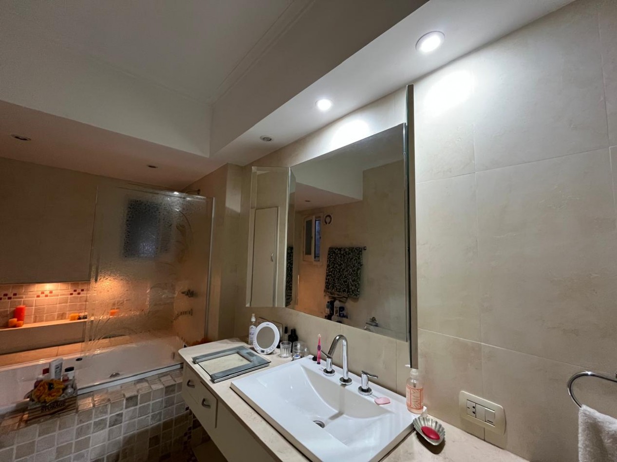 CASA DE CATEGORIA + LOCAL SOBRE AVDA EXCELENTE ESTADO !! IMPERDIBLE !! 